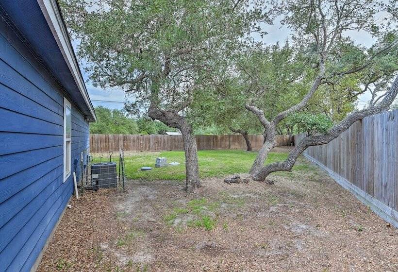 Pet Friendly Rockport Home ~ 4 Mi To Beach!