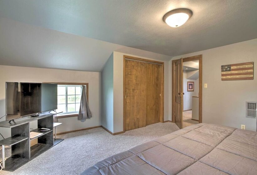 Pet Friendly Spring Grove Home W/serene Yard!