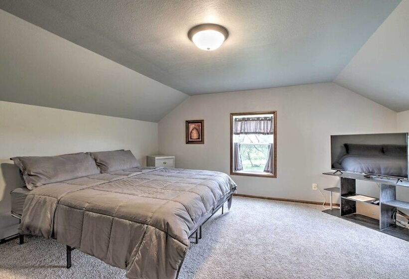 Pet Friendly Spring Grove Home W/serene Yard!