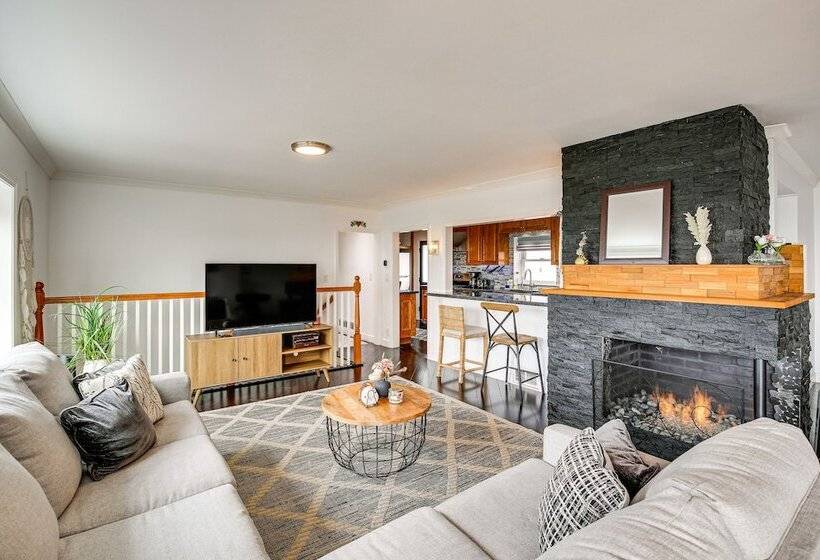 Bright Whittier Home W/ Pool Table + Spacious Deck