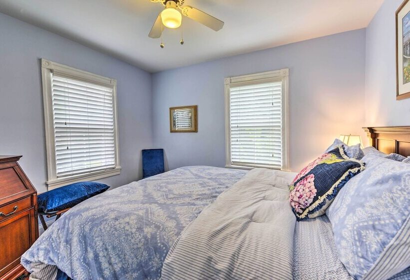 Pet Friendly Williamstown Farmhouse By Main Street