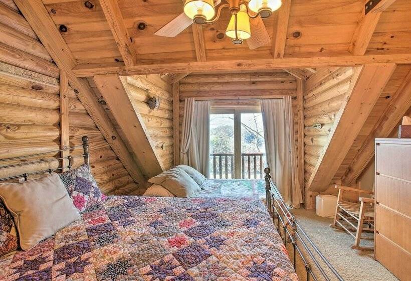 Petfriendly Highway Log Cabin W/ Lake View!