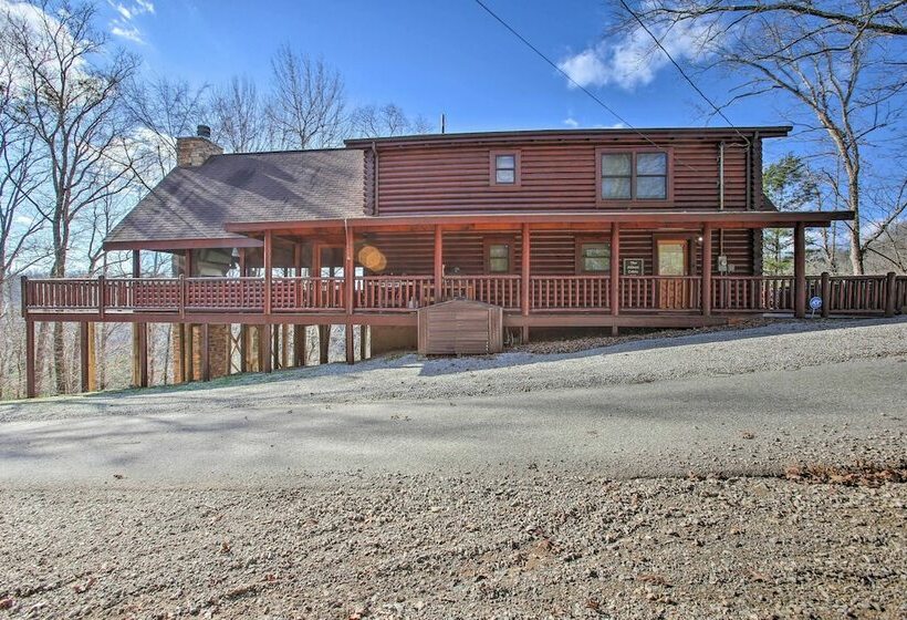 Petfriendly Highway Log Cabin W/ Lake View!