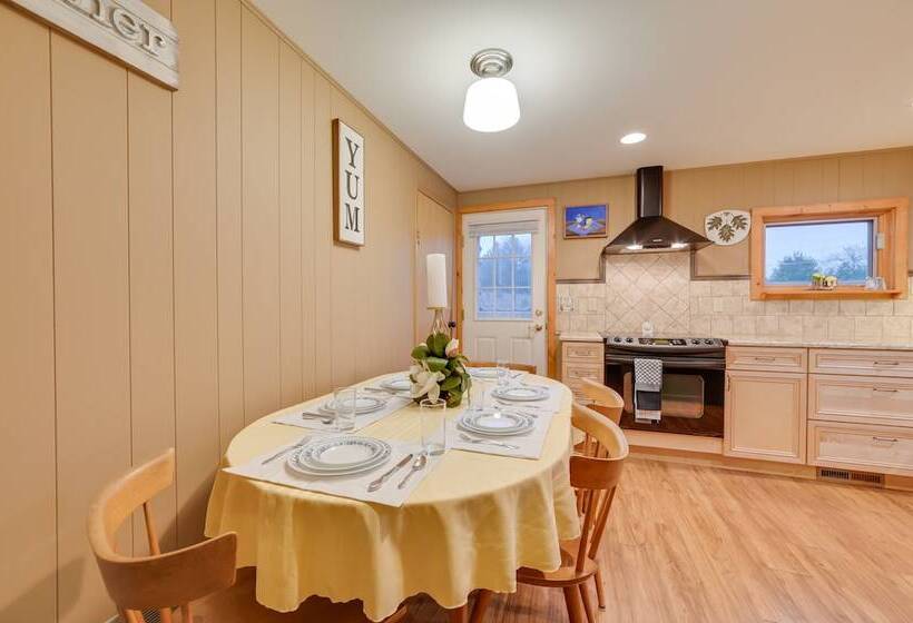 Petoskey Home ~ 5 Mi To Downtown & Bayfront Park!