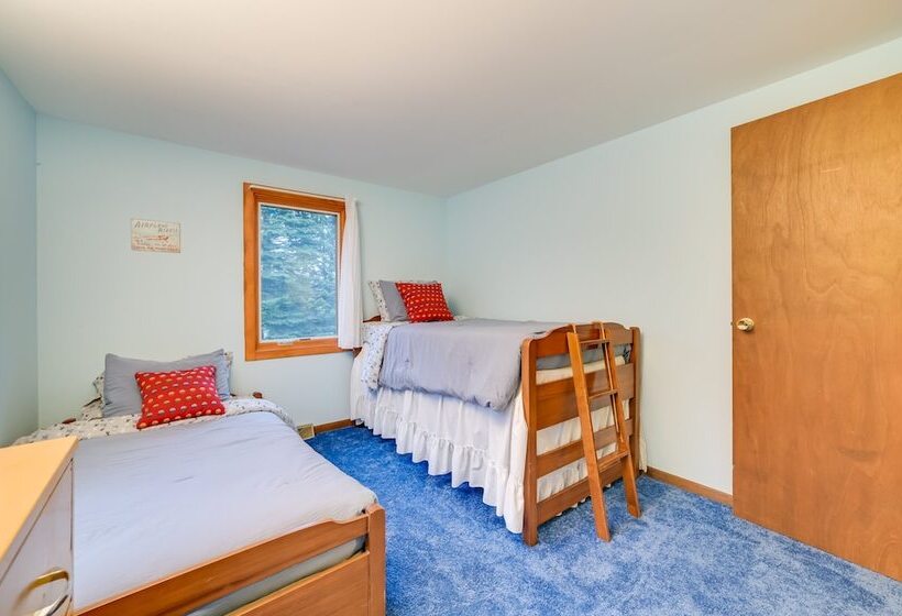 Petoskey Home ~ 5 Mi To Downtown & Bayfront Park!