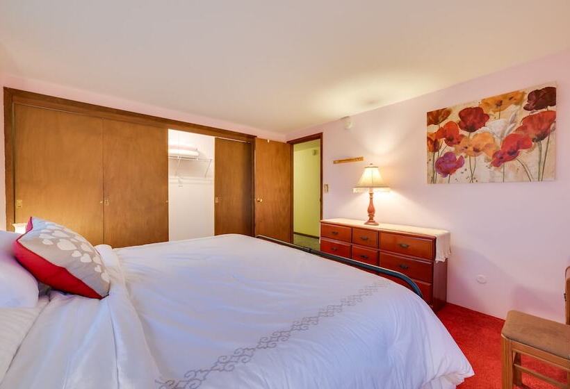 Petoskey Home ~ 5 Mi To Downtown & Bayfront Park!