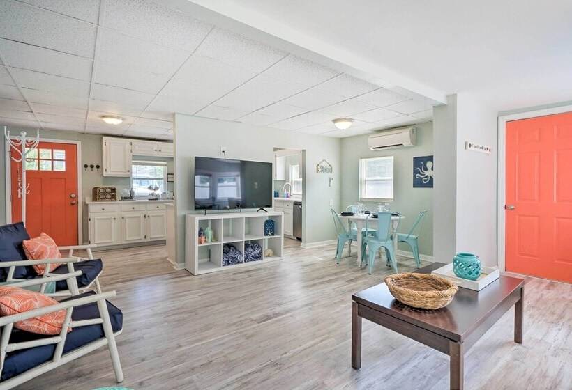 Picturesque Duplex Unit, 1/2 Mi To The Beach!