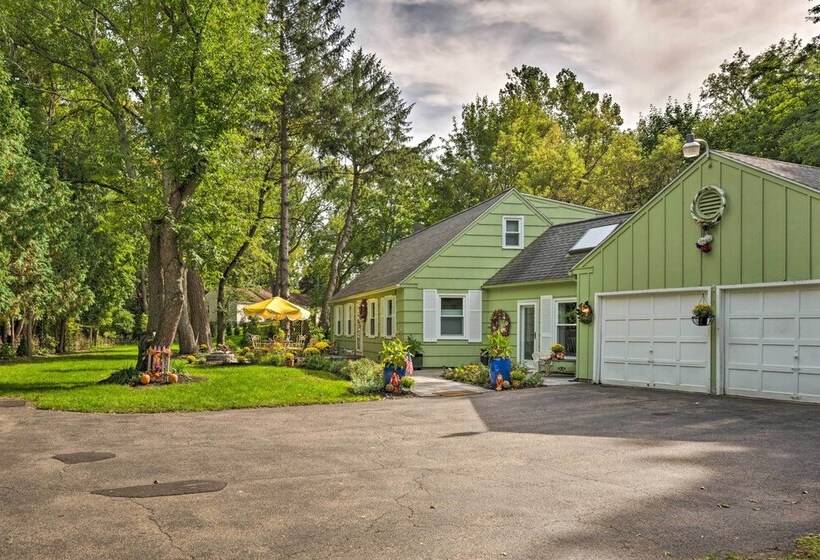 Pittsford Trolley Home Near Erie Canal!