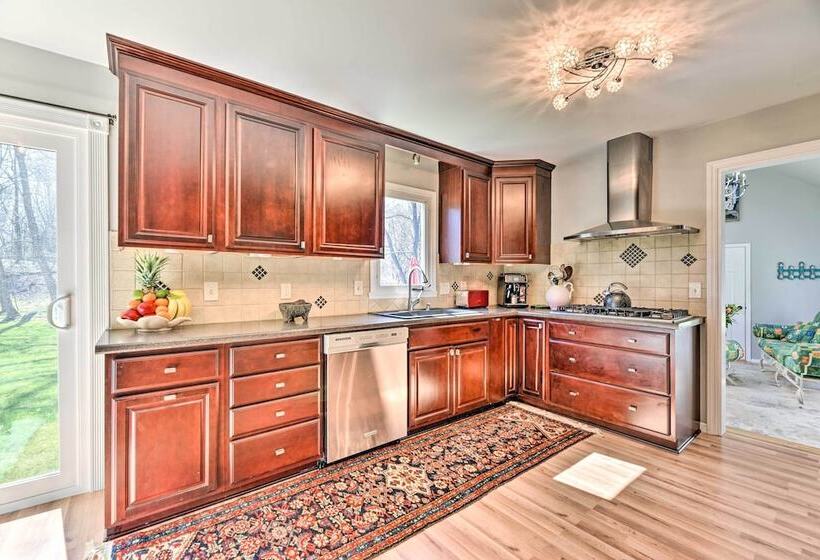 Pittsford Trolley Home Near Erie Canal!