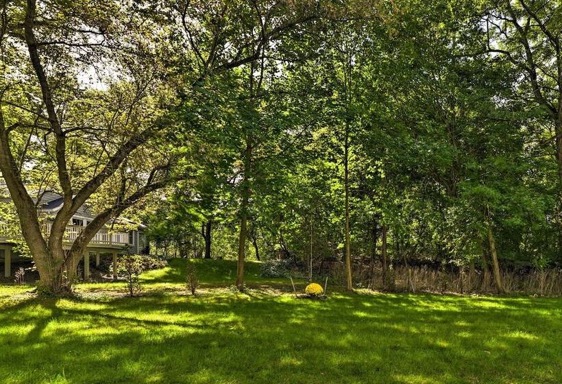 Pittsford Trolley Home Near Erie Canal!