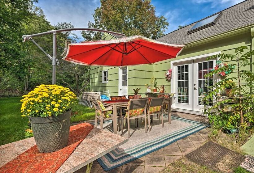 Pittsford Trolley Home Near Erie Canal!