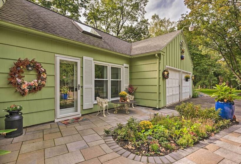 Pittsford Trolley Home Near Erie Canal!