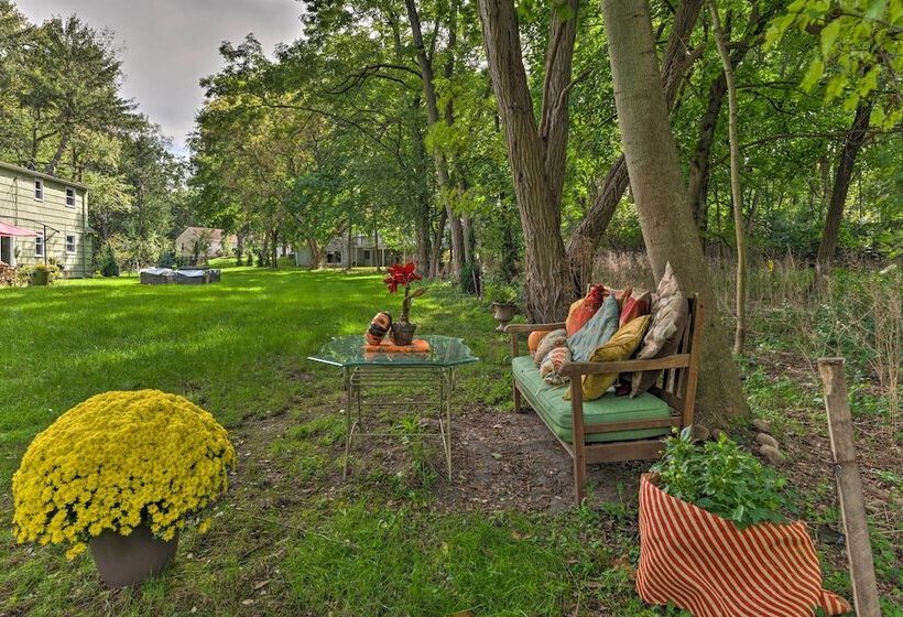 Pittsford Trolley Home Near Erie Canal!