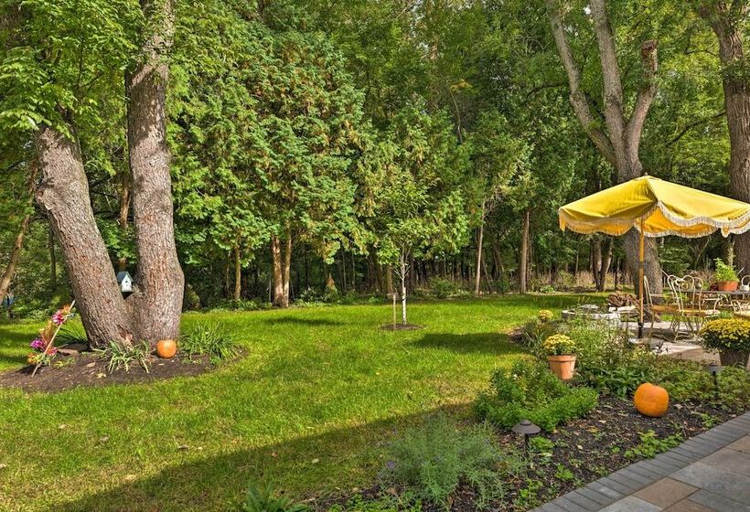 Pittsford Trolley Home Near Erie Canal!