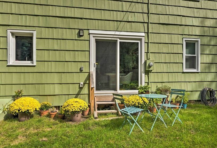 Pittsford Trolley Home   Near Erie Canal!