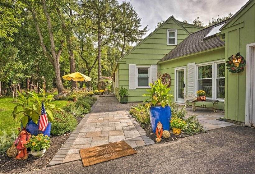 Pittsford Trolley Home Near Erie Canal!