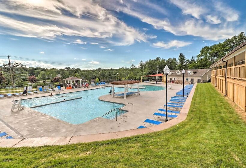 < 2 Mi To Dresser Lake: Home W/ Pool Access!