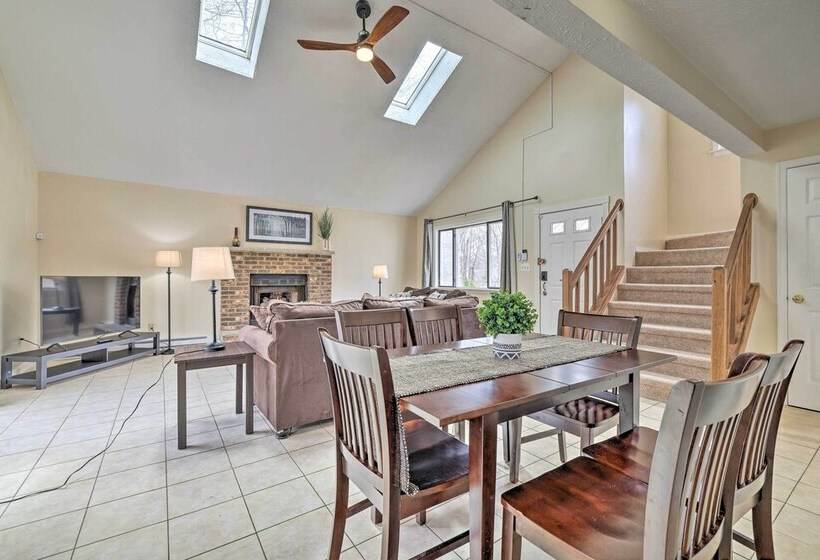 < 2 Mi To Dresser Lake: Home W/ Pool Access!