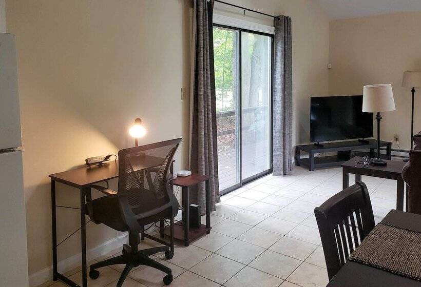 < 2 Mi To Dresser Lake: Home W/ Pool Access!