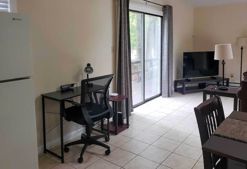 < 2 Mi To Dresser Lake: Home W/ Pool Access!