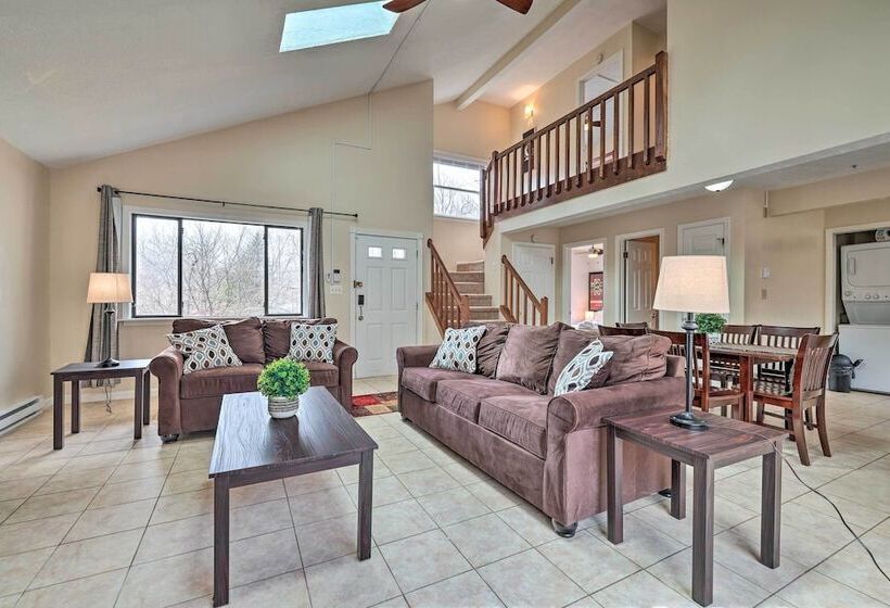 < 2 Mi To Dresser Lake: Home W/ Pool Access!