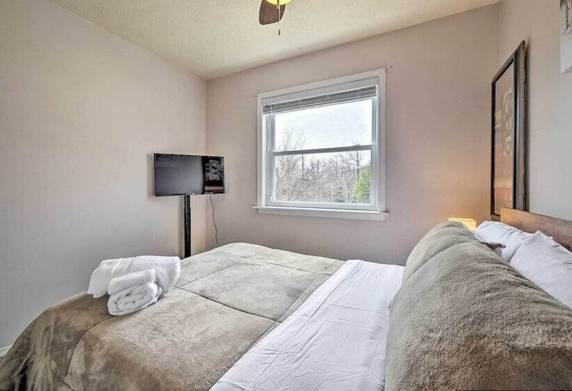 < 2 Mi To Dresser Lake: Home W/ Pool Access!