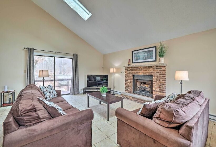 < 2 Mi To Dresser Lake: Home W/ Pool Access!