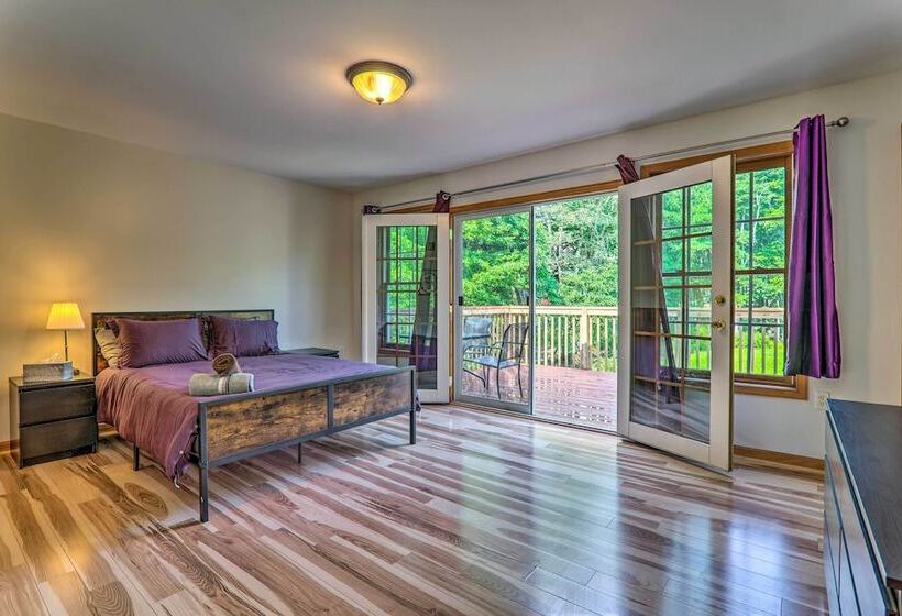 Poconos Retreat W/ Game Room, Hot Tub, & Sauna!