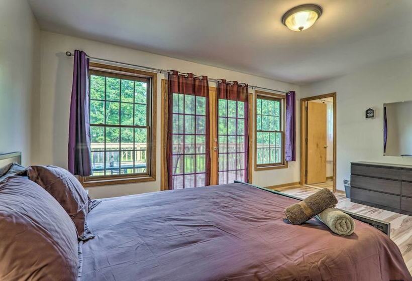 Poconos Retreat W/ Game Room, Hot Tub, & Sauna!