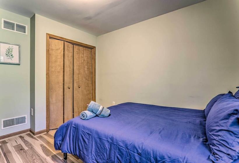 Poconos Retreat W/ Game Room, Hot Tub, & Sauna!