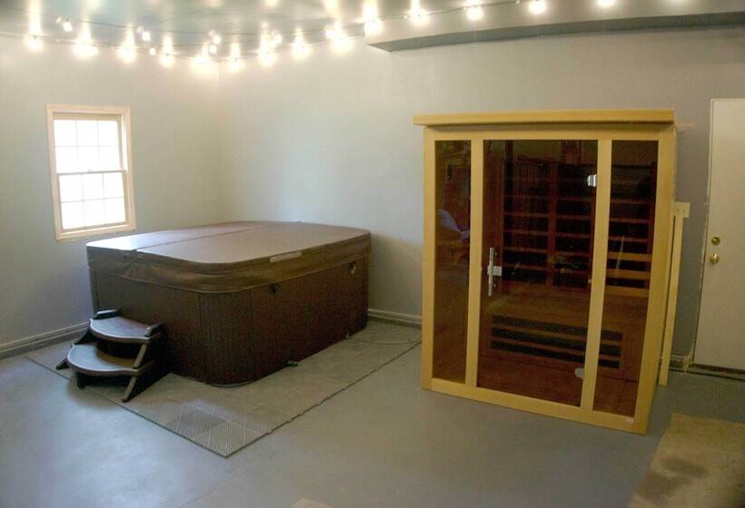 Poconos Retreat W/ Game Room, Hot Tub, & Sauna!