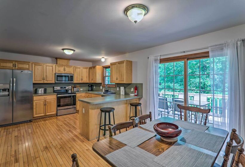 Poconos Retreat W/ Game Room, Hot Tub, & Sauna!