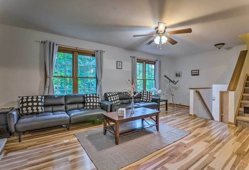 Poconos Retreat W/ Game Room, Hot Tub, & Sauna!