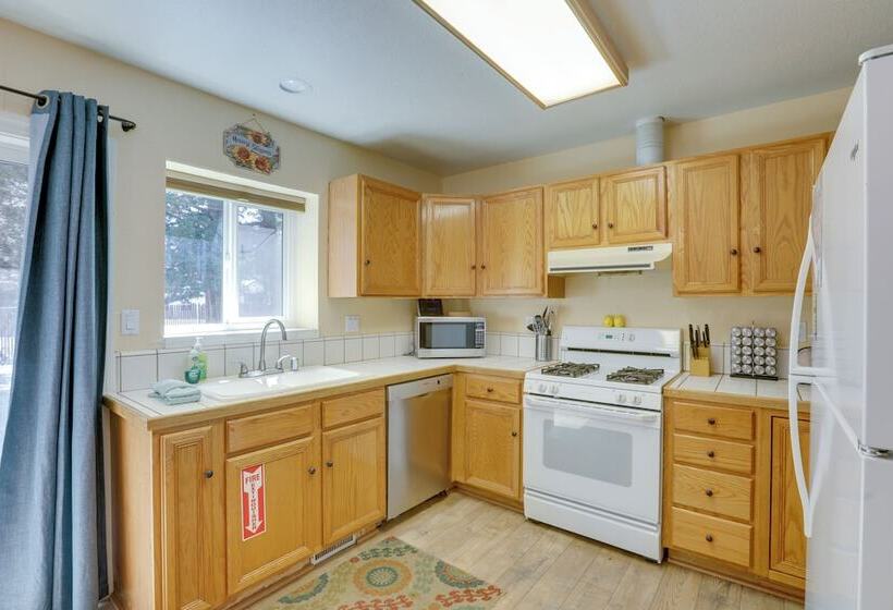 9 Mi To Heavenly Mountain: South Lake Tahoe Home