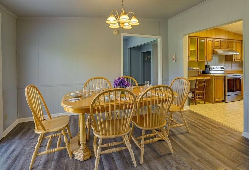 Quaint Asheboro Home ~ 1 Mi To North Carolina Zoo!