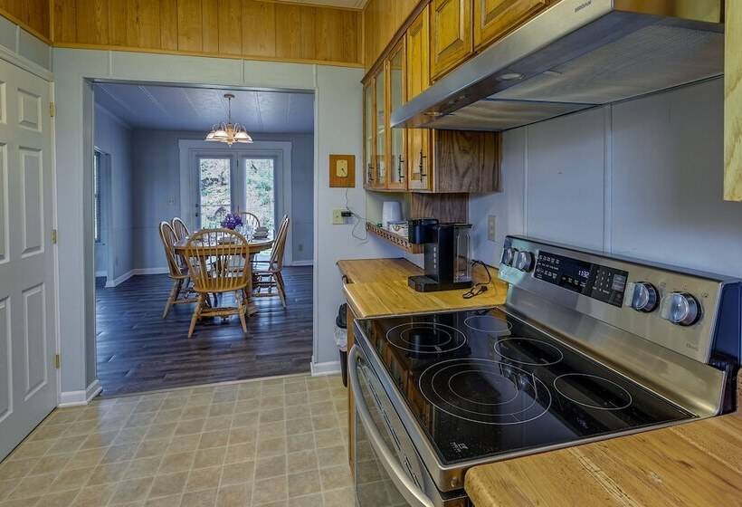 Quaint Asheboro Home ~ 1 Mi To North Carolina Zoo!