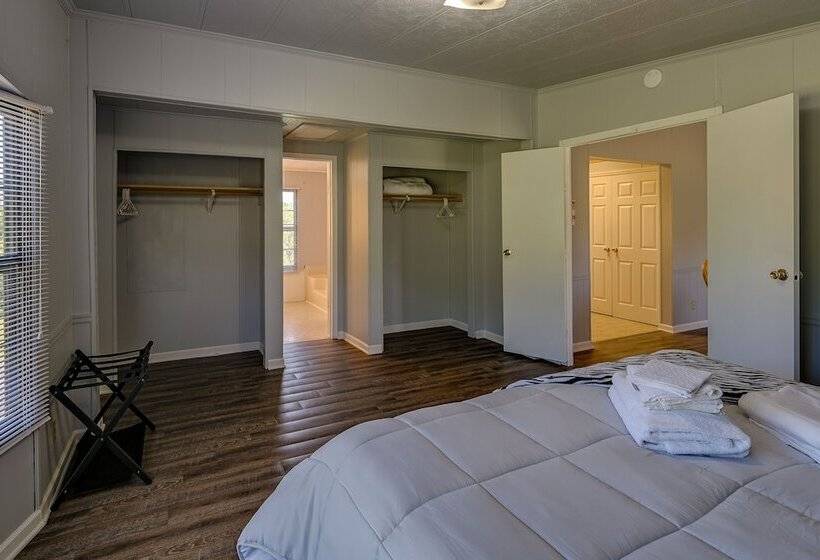 Quaint Asheboro Home ~ 1 Mi To North Carolina Zoo!