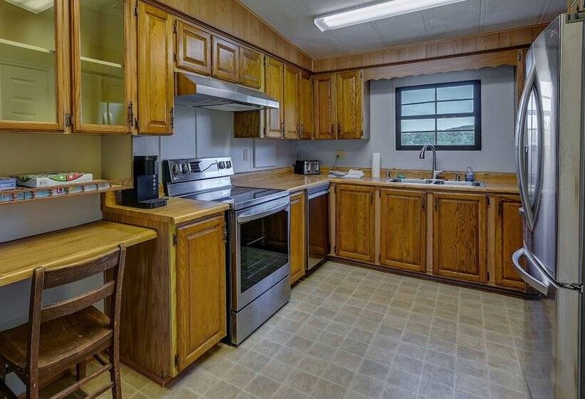 Quaint Asheboro Home ~ 1 Mi To North Carolina Zoo!