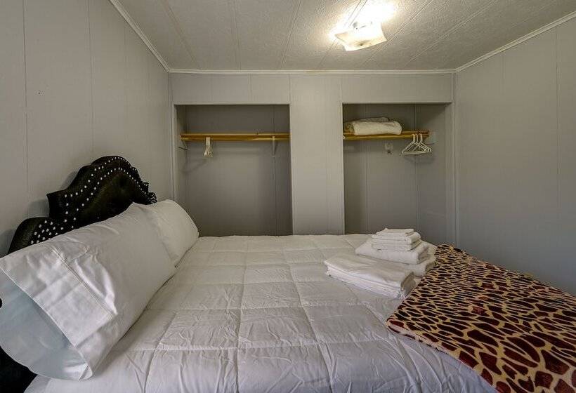 Quaint Asheboro Home ~ 1 Mi To North Carolina Zoo!