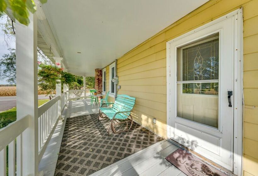 Quaint & Family Friendly Watertown Farmhouse!