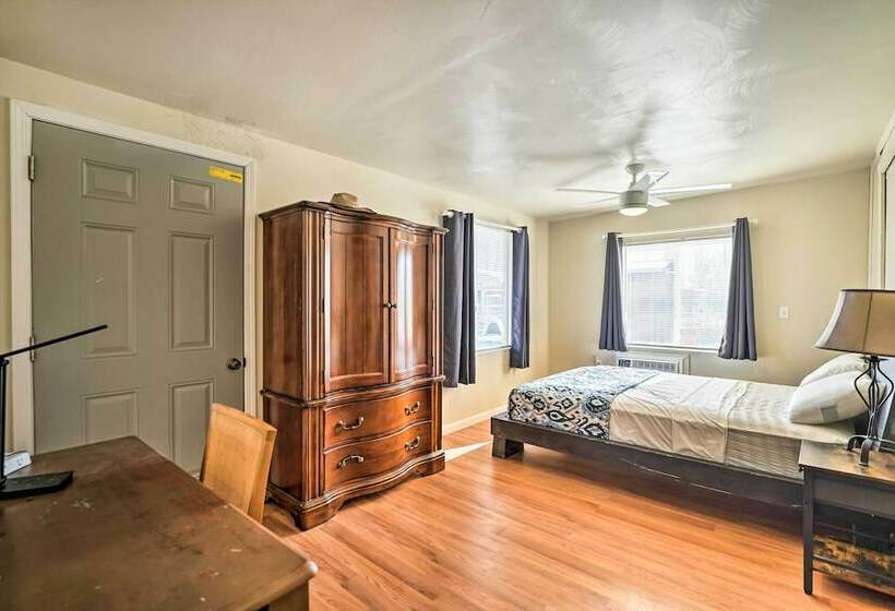 Quaint Pahrump Ranch: 6horse Barn & Fire Pit