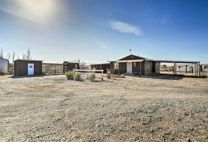 Quaint Pahrump Ranch: 6horse Barn & Fire Pit