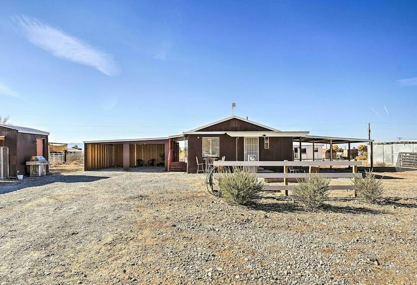 Quaint Pahrump Ranch: 6horse Barn & Fire Pit