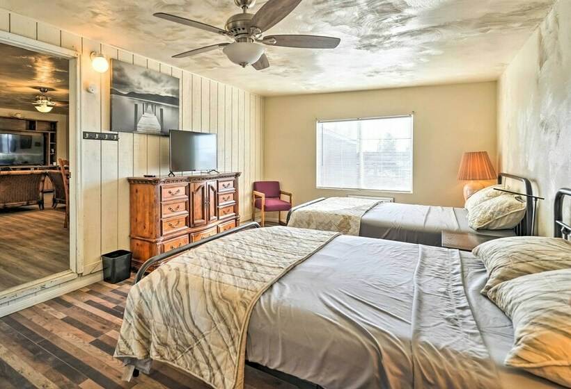 Quaint Pahrump Ranch: 6horse Barn & Fire Pit