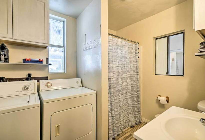 Quaint Pahrump Ranch: 6horse Barn & Fire Pit