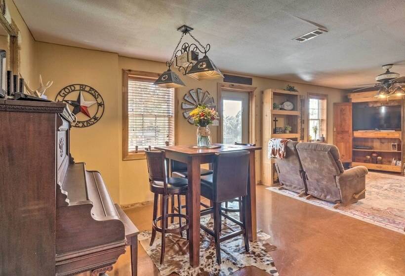 Quaint Texas Home < 2 Mi To Lake Georgetown!