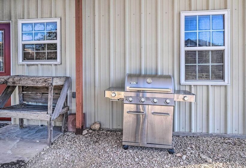 Quaint Texas Home < 2 Mi To Lake Georgetown!