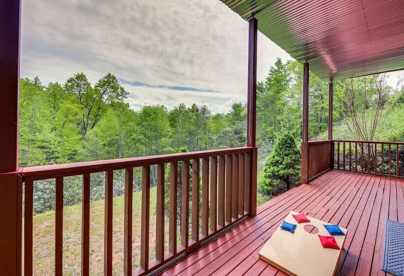 Quiet Gatlinburg Cabin W/ Lookout Decks & Hot Tub!