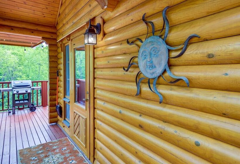 Quiet Gatlinburg Cabin W/ Lookout Decks & Hot Tub!