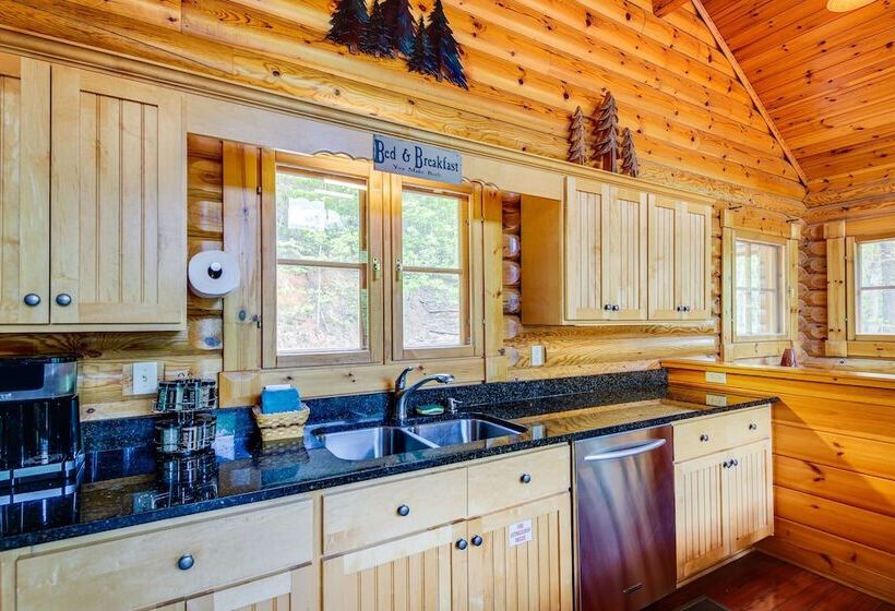 Quiet Gatlinburg Cabin W/ Lookout Decks & Hot Tub!